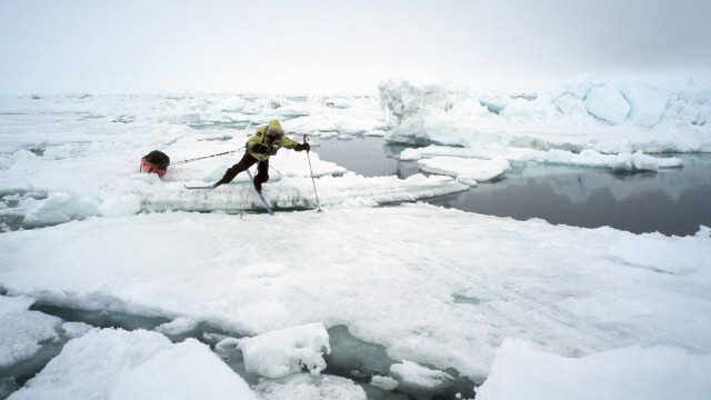 Difficult crossing between broken up ice floes.